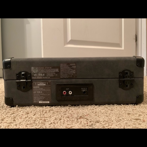 Victrola Suitcase record player - Picture 6 of 6